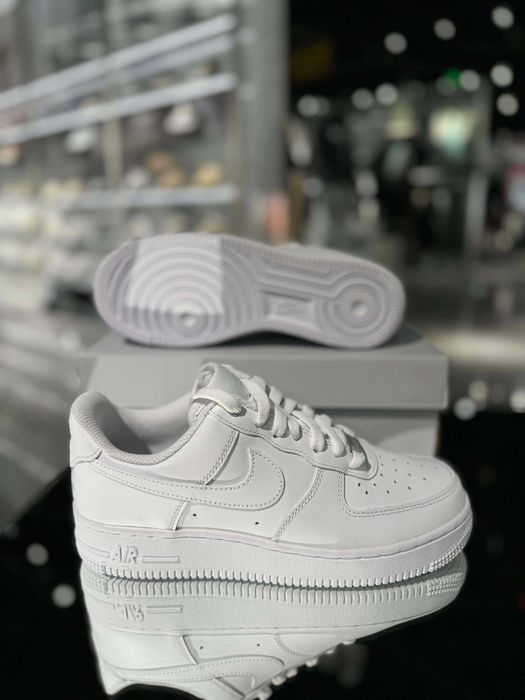 Nike_Air_Force_1_Low_'07_White R.39