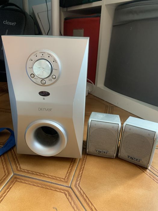 Leitor de DVD Denver com sistema de som 4.0