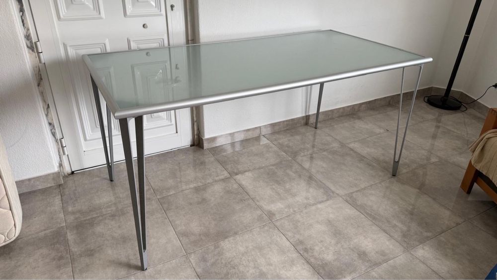 Secretária de vidro