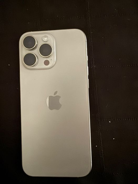 Iphone 16 pro max praticamente novo