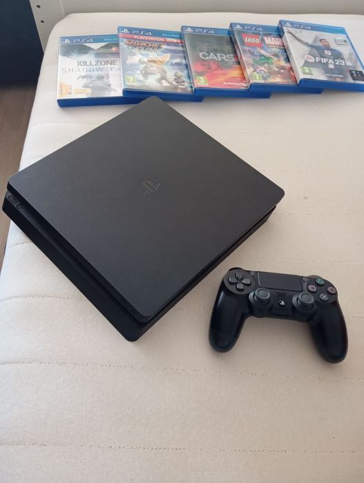 PS4 Slim 500gb, 5 jogos incluídos no preço. Cabos incluídos.PREÇO NEGOCIÁVEL. Excelente estado