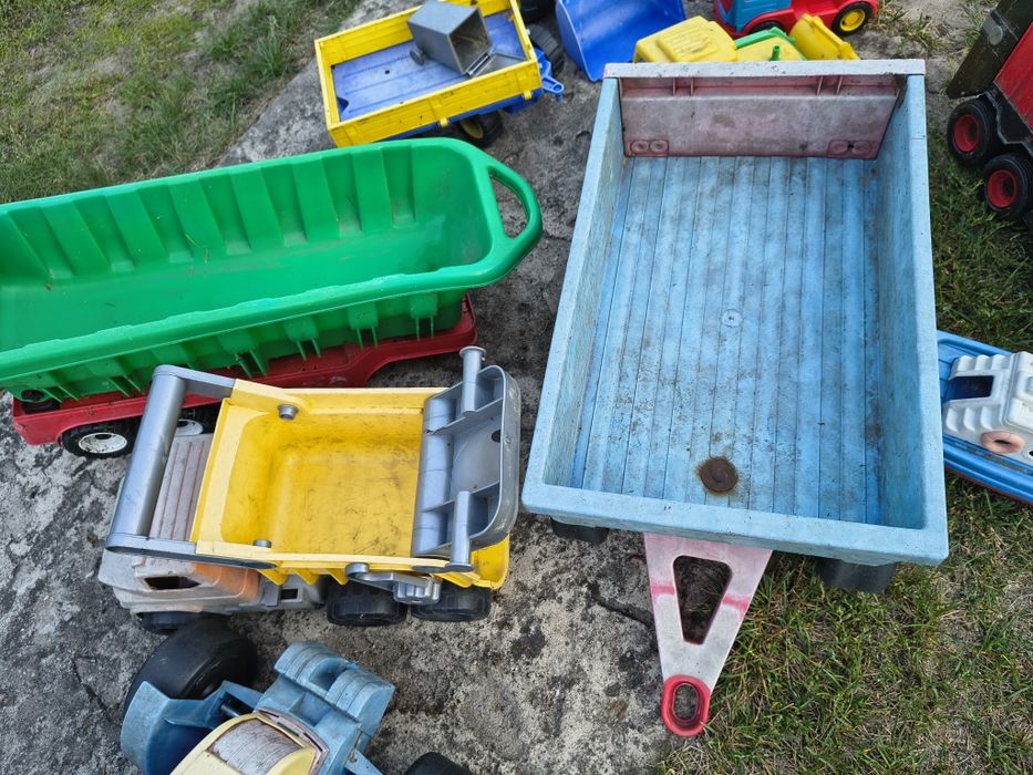 Zabawki do piaskownicy auta traktory betoniarka śmieciarka Wader