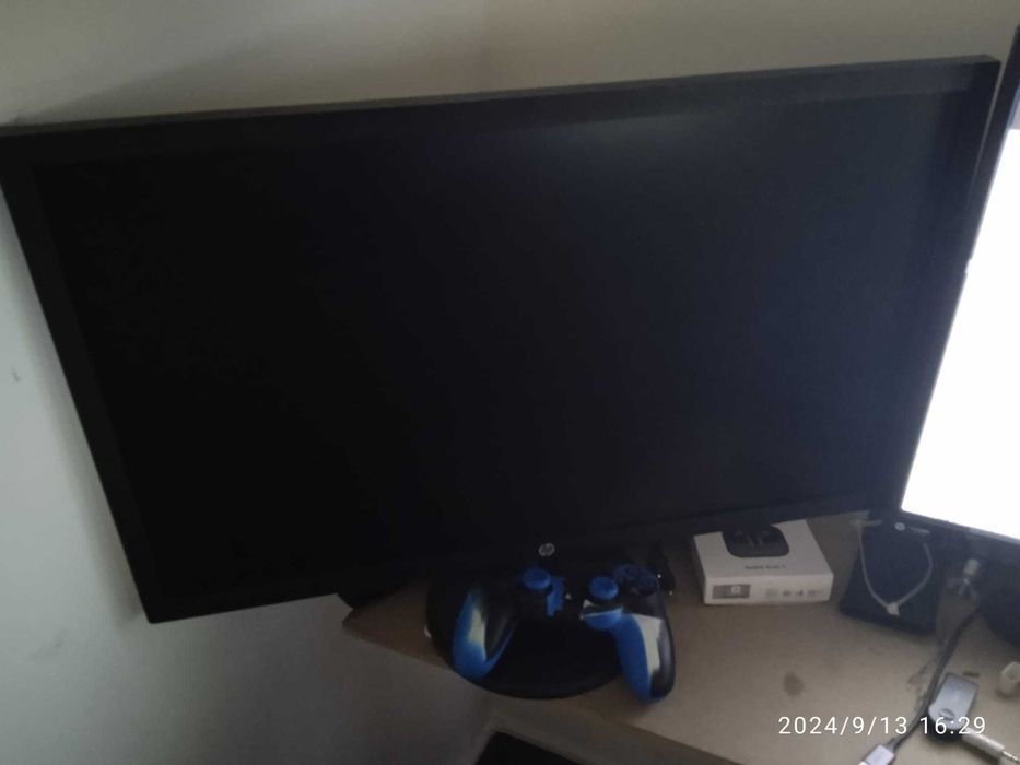 Vendo Volante c/ pedais Logitech G29, juntamente com 2 monitores HP
