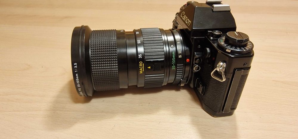 Canon A1 with 35–105mm Macro64284414595715121