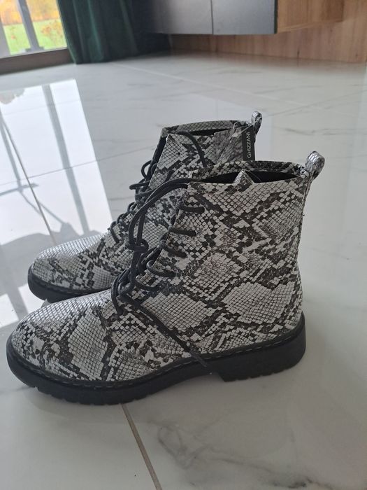 Nowe Buty zimowe kozaki glany r 39