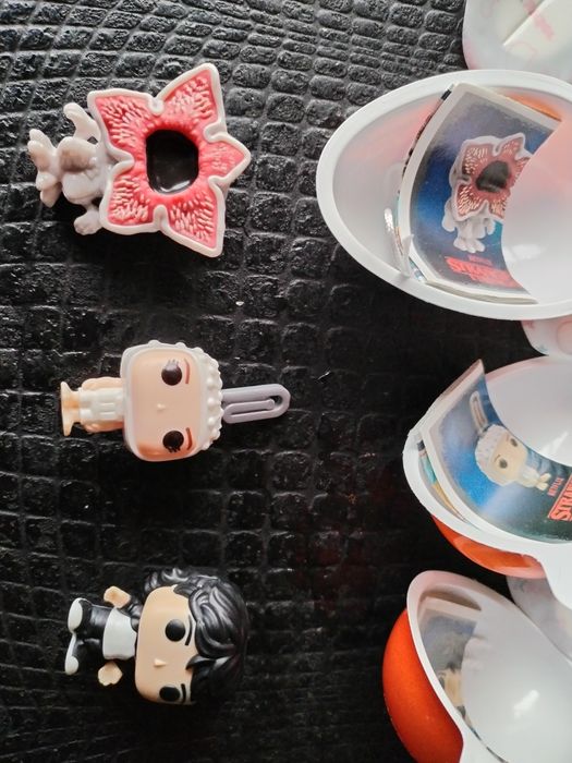 Vendo ou troco estes 6 Kinder joy Funko Stranger Things