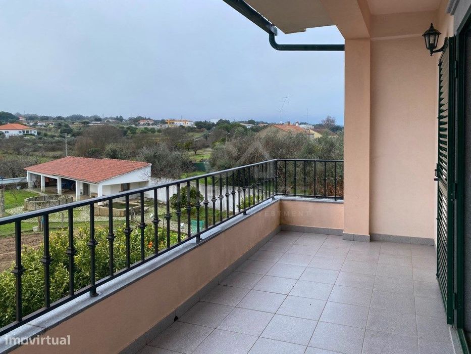 Moradia Independente Em Escalos De Baixo — Escalos De Baixo E Mata, Castelo Branco