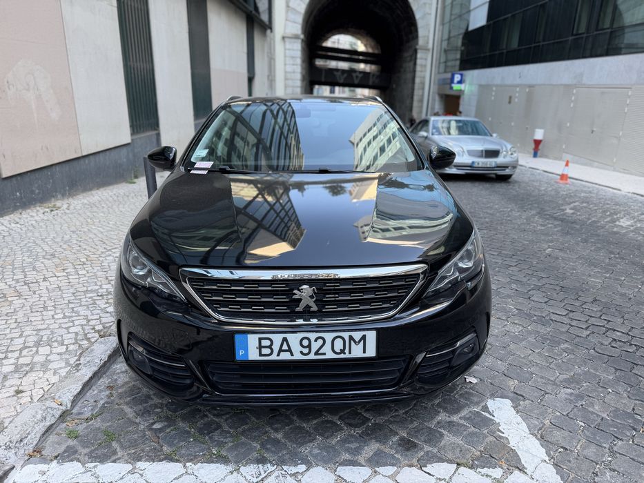 Peugeot 308 preto