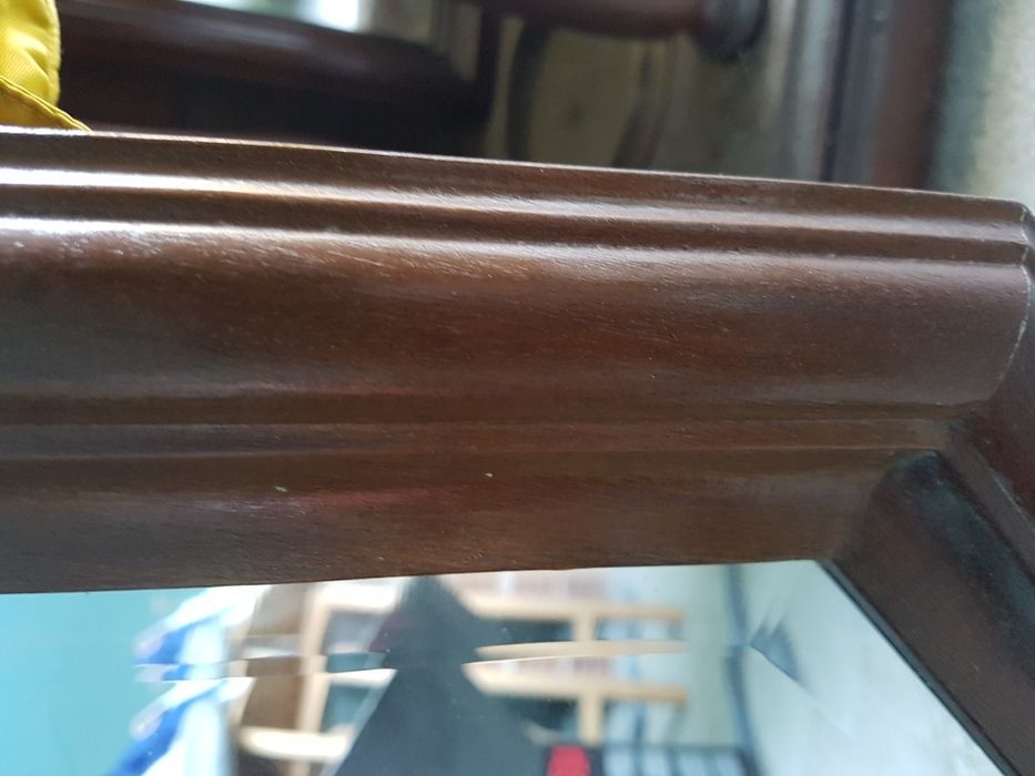 Espelho grande com moldura em madeira maciça