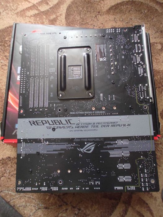 Материнська плата Asus ROG Strix B550-F Gaming