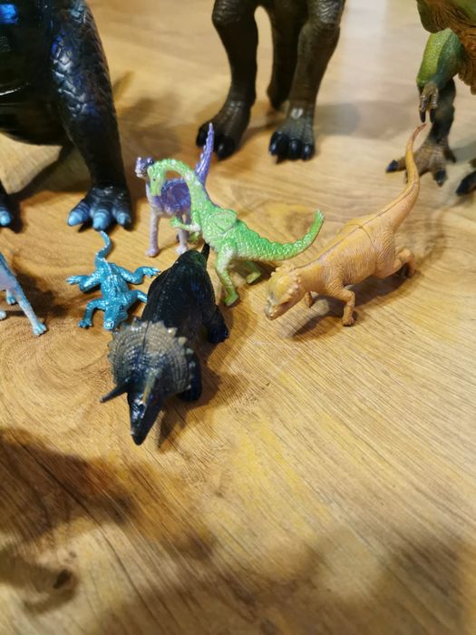 2 dinozaury schleich i 10 innych