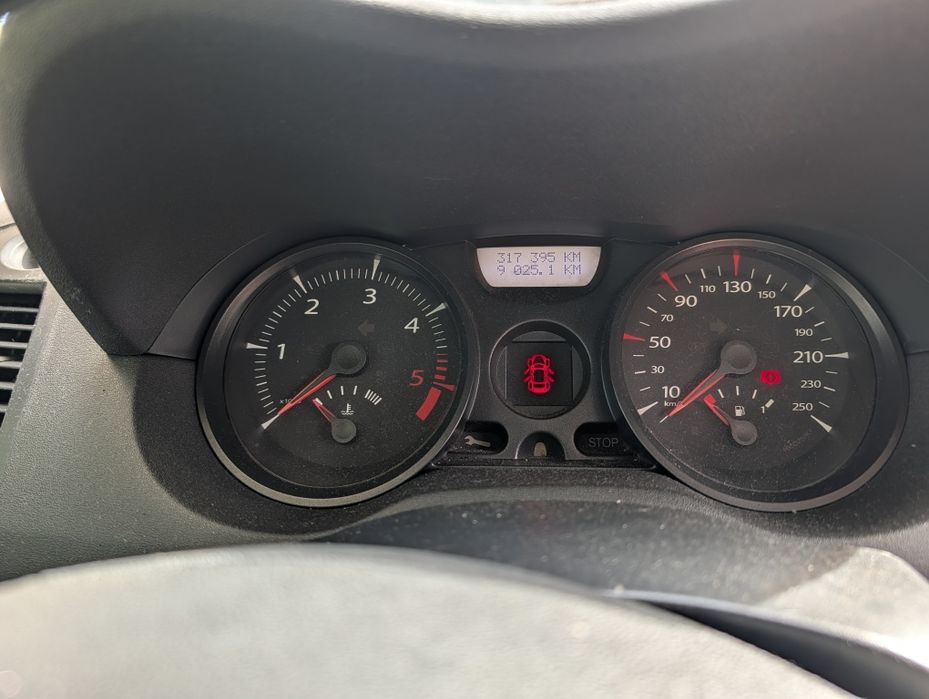 Renault Mégane 1.5 dCi 2007 – para reparação ou peças (correia de distribuição partida)