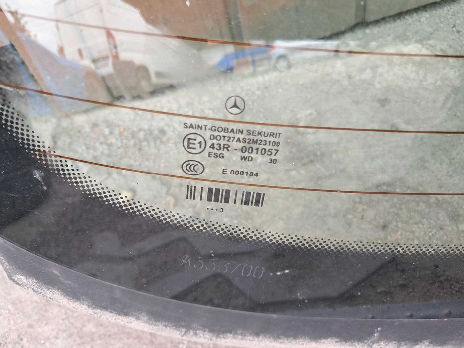 Tylna szyba mercedes w211 sedan 2003R