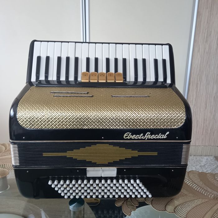 Akordeon klawiszowy EberSpecial 96 basow. 1400 zl