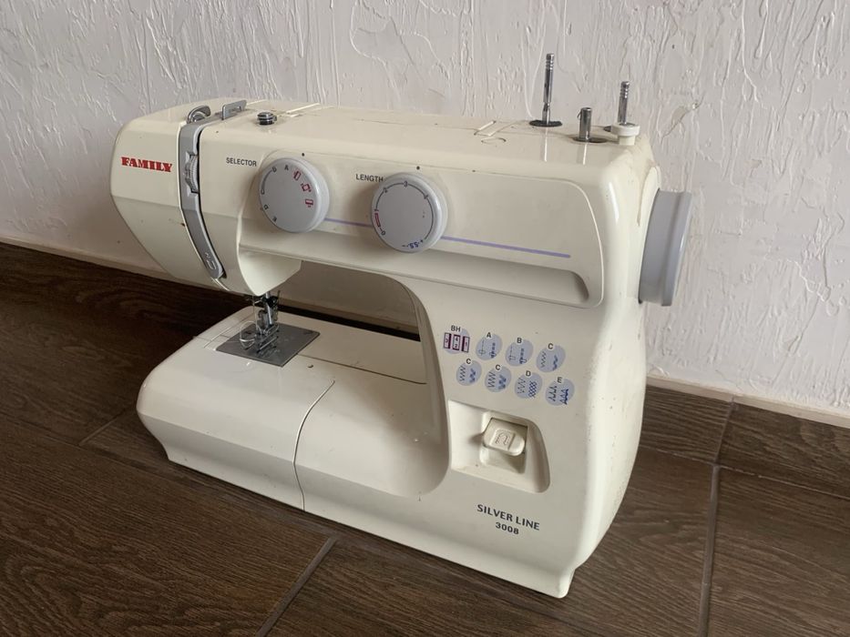 Продам швейну машинку