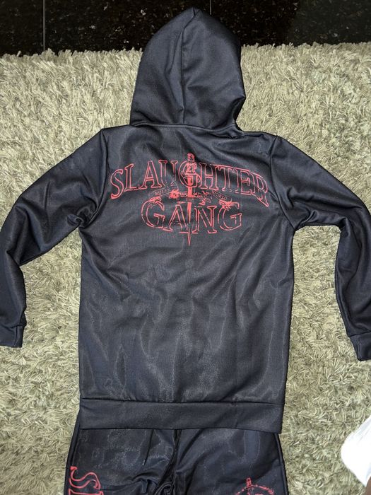 Conjunto de Moletom Preto com Estampa Vermelha