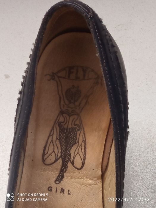 Sapatos pretos Fly London