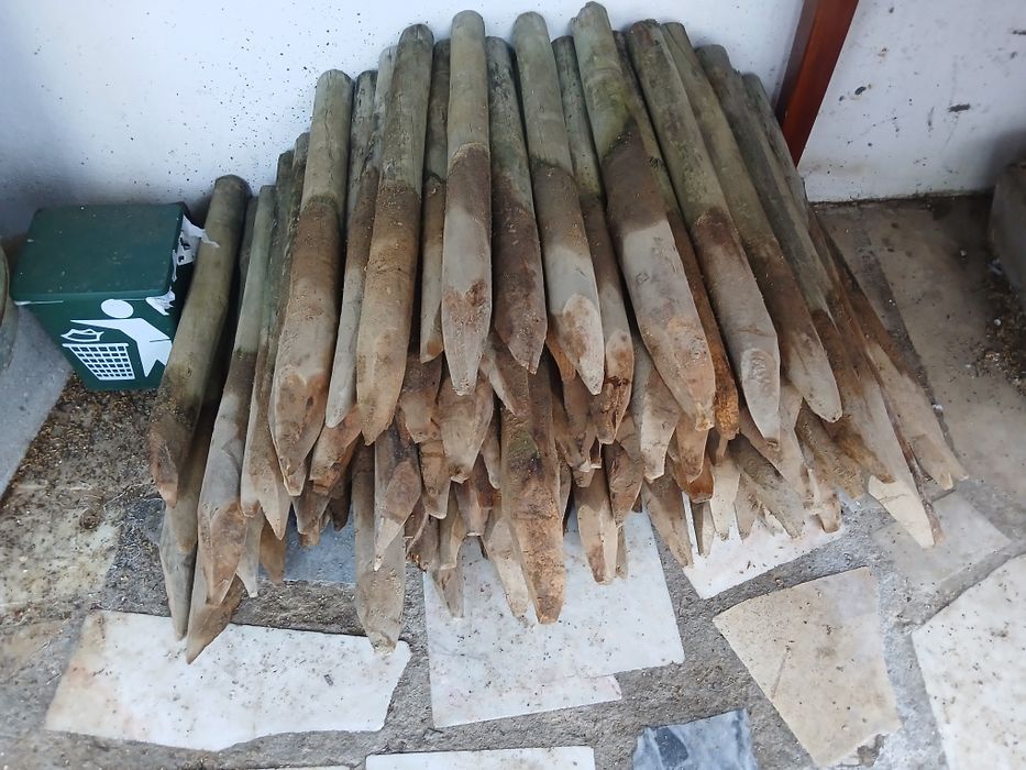 (Promocao )Estacas de Paus tratados tenho cerca de 190 unidades