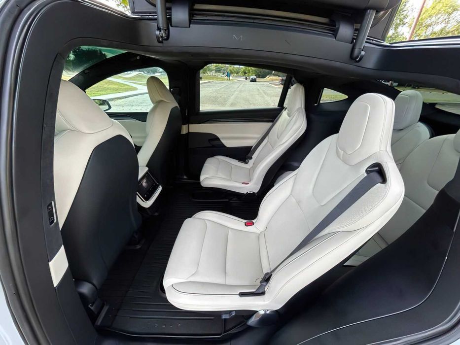 Tesla Model X Plaid      2022