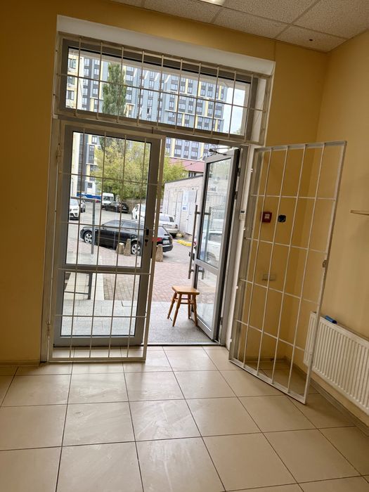 Оренда комерційного приміщення 41,7 м², центр Вишневого, Акварелі-1