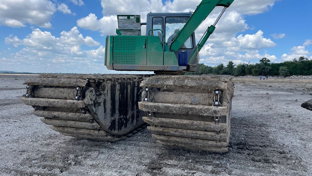 Очистка водоемов.Плавающий экскаватор.Зимовальные ямы для рыбы
