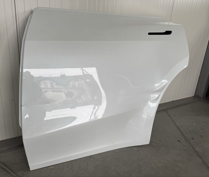 Tesla Model Y двері задні ліві