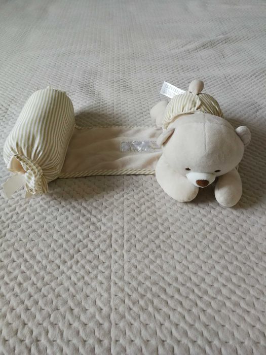 Poduszka ochronna z misiem Newborn.