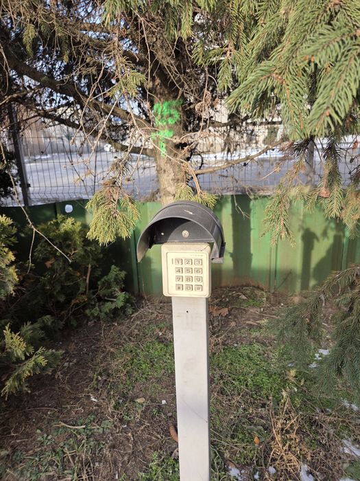 Brama wjazdowa dwuskrzydłowa z automatem , bardzo dobry stan.