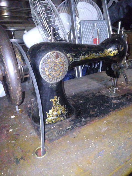 Швейна машинка singer