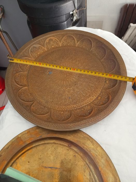 dois pratos em latão marroquinios
