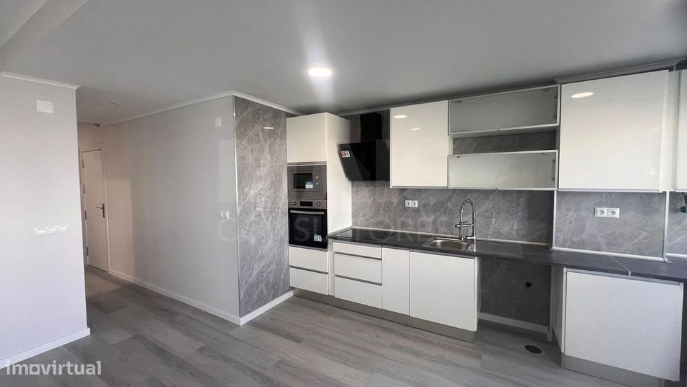 T2 Remodelado com Varanda em Oeiras