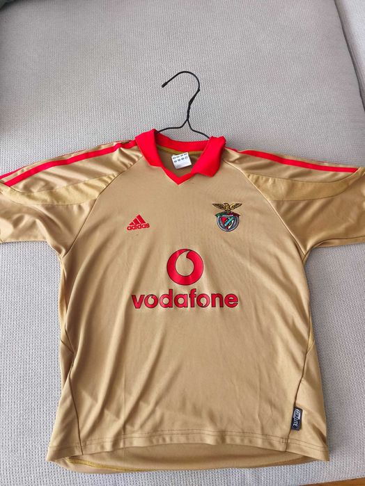 Camisola oficial do Sport Lisboa e Benfica da época 2004/05, modelo alternativo