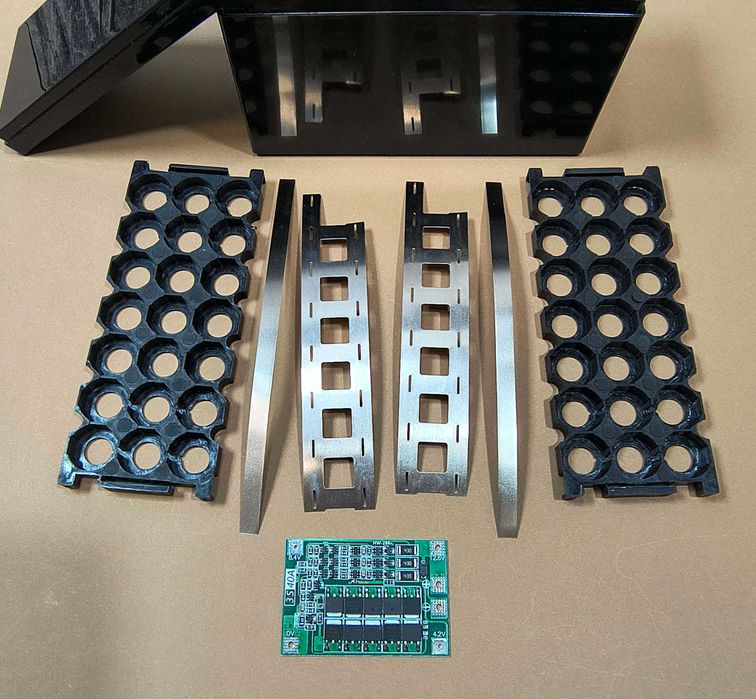 Кейс для акумуляторів на 12В 20а/год для Li-Ion 21 на 18650 3S bms
