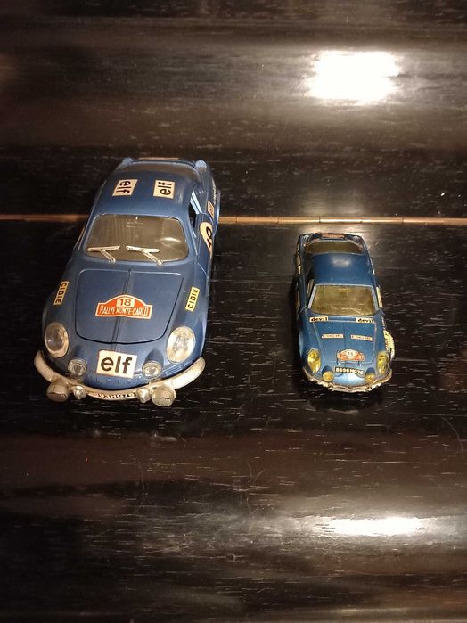 Duas Réplicas Vintage de Renault Alpine (Tour de France)