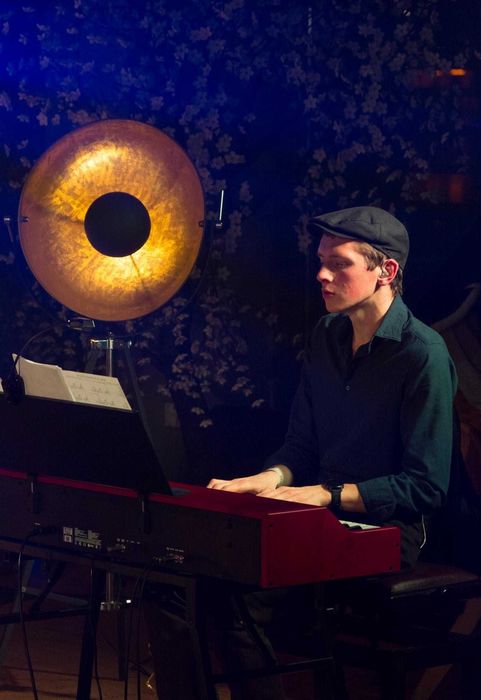 Lekcje pianina dla początkujących i zaawansowanych – od podstaw gry, przez klasykę i muzykę rozrywkową, po jazz i improwizację
