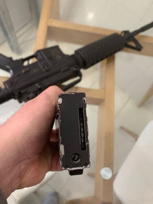 Arma airsoft (contém avaria)