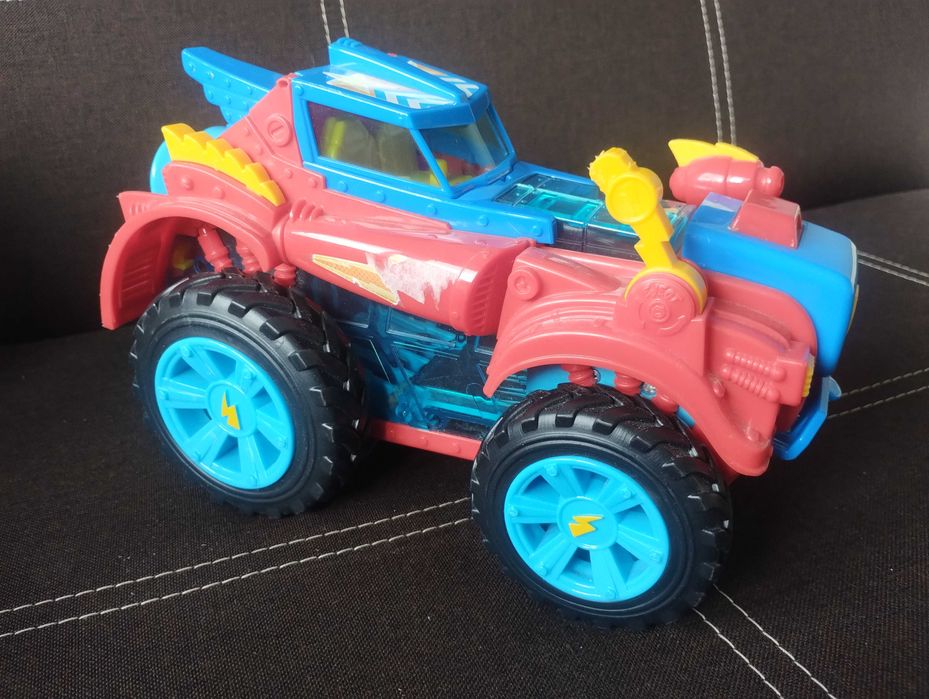 Pojazd auto Super Zings zbiera figurki