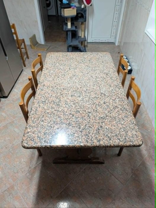 Mesa de Cozinha em granito + 6 cadeiras