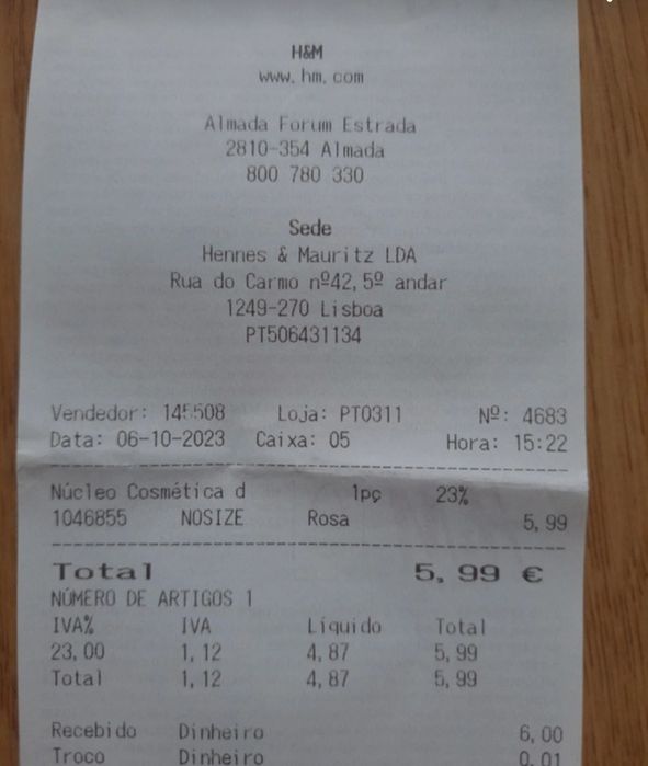 Lip Gloss com brilhantes