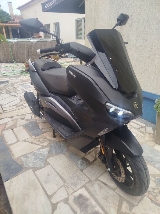 Vendo Mota 125 cc com ap nas 3846km vendo por não usar apenas fez ainda a 1 revisão e é de garagem