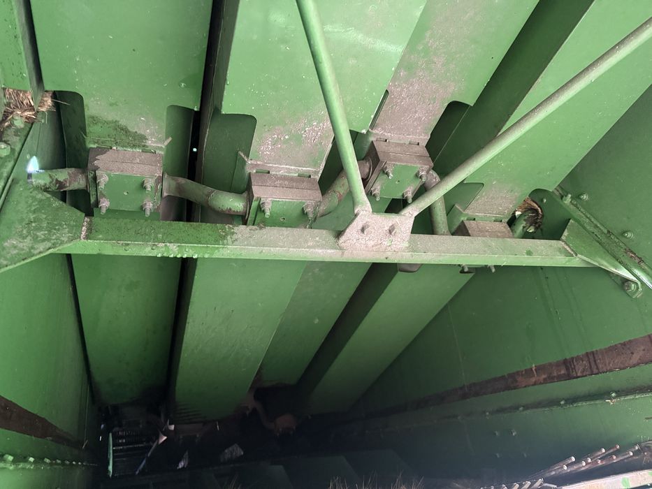 Комбайн зернозбиральний John Deere 1055