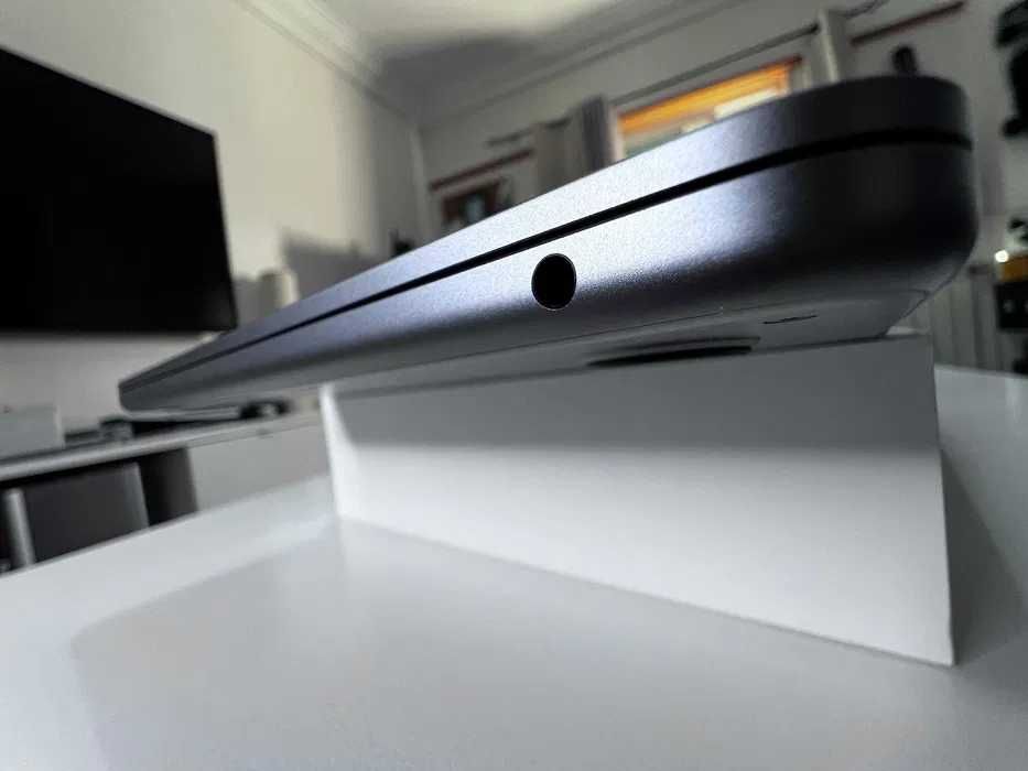 MacBook Air 13" M3 (16GB/256GB) c/ Garantia 2027 e Fatura - IMACULADO!