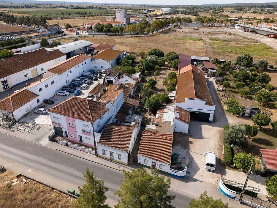 Casa para comprar em Riachos em frente a estação