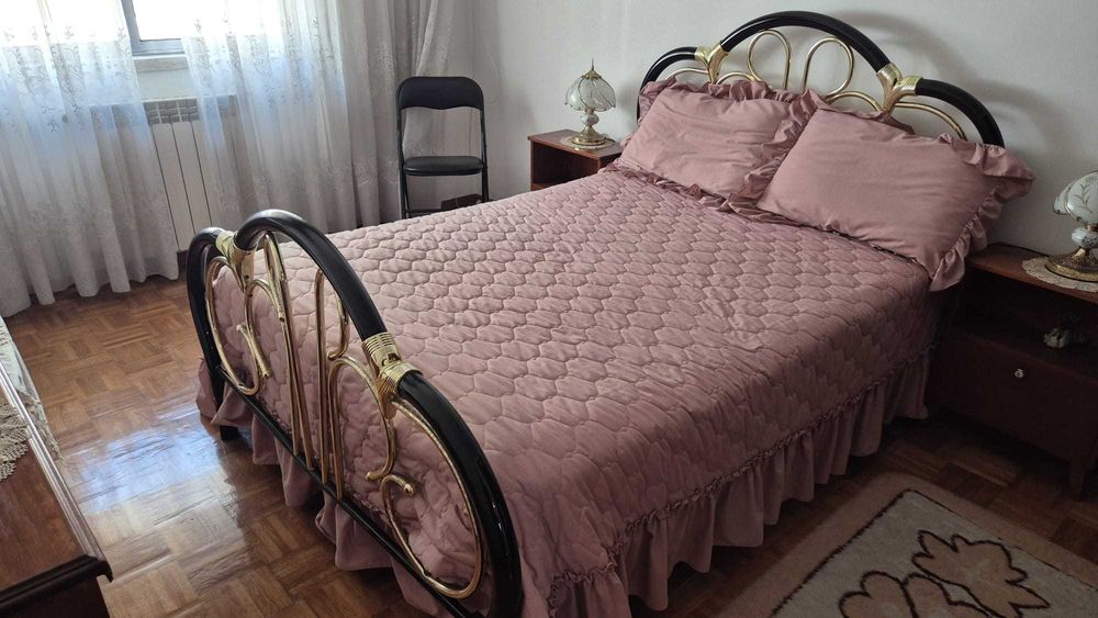 Estrutura de cama de ferro com ou sem colchão