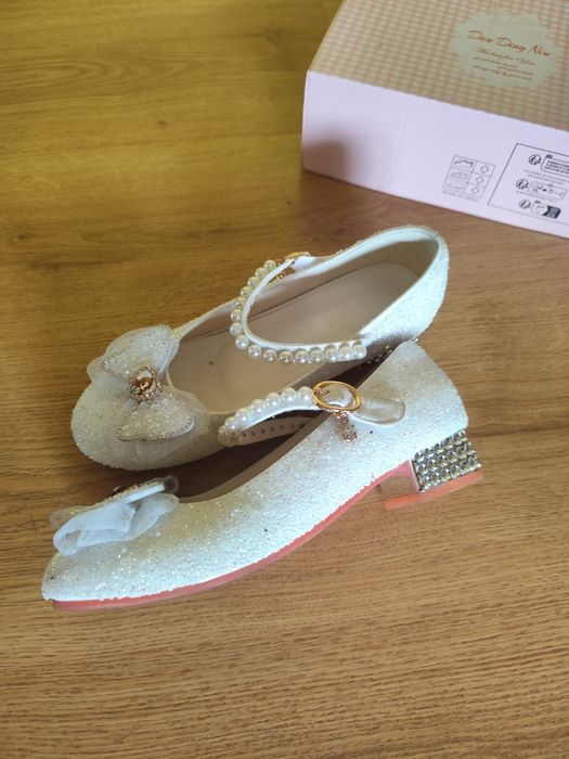 Buty eleganckie dla dziewczynki 37 Stan bardzo dobry