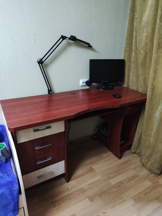 Стол компьютерный