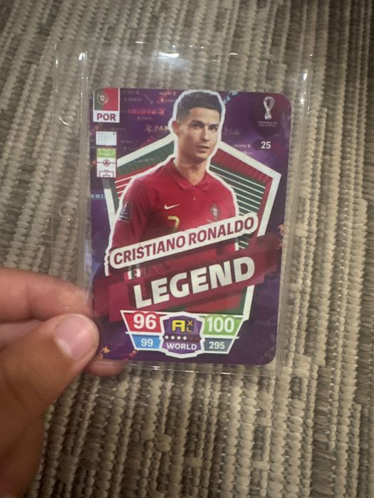 Cromos de 2022 relíquia. Lionel Messi legend e Cristiano Ronaldo legend. Inclui plástico de guardar cartas raras