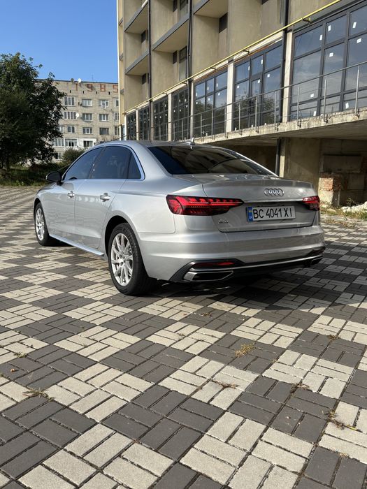 Audi a 4 B 9  2020 року
