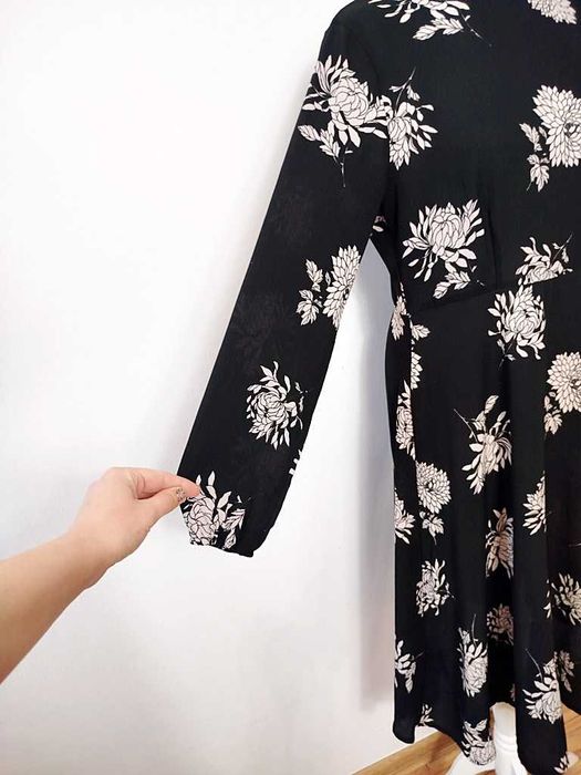 New Look czarna midi sukienka w kwiaty