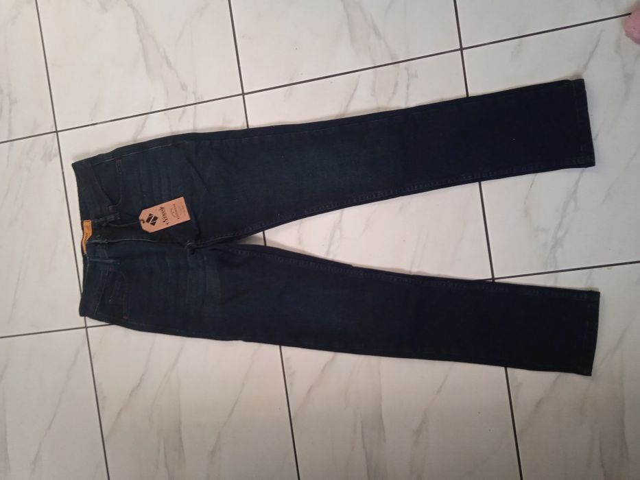 Продам нові джинси ,ціна 200грн